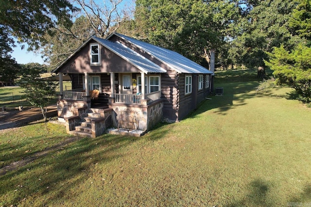 view of front facade with a front lawn and covered porch