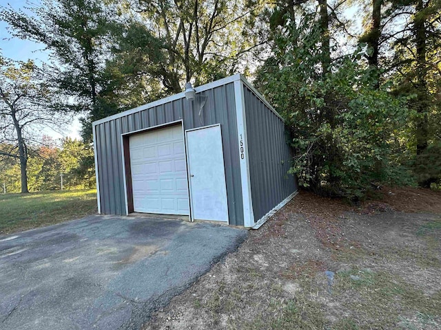 view of outdoor structure with a garage