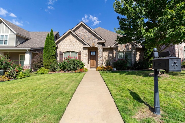 view of front of home featuring a front lawn