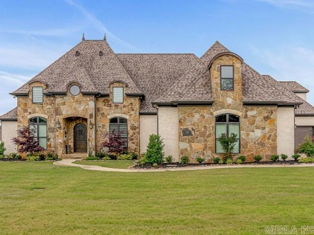 view of front of house with a front yard