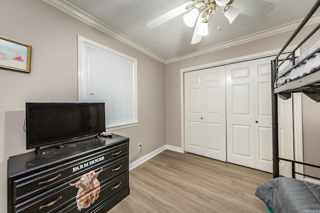 interior space featuring crown molding, light hardwood / wood-style floors, ceiling fan, and a closet