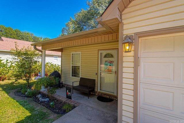 entrance to property featuring a patio area