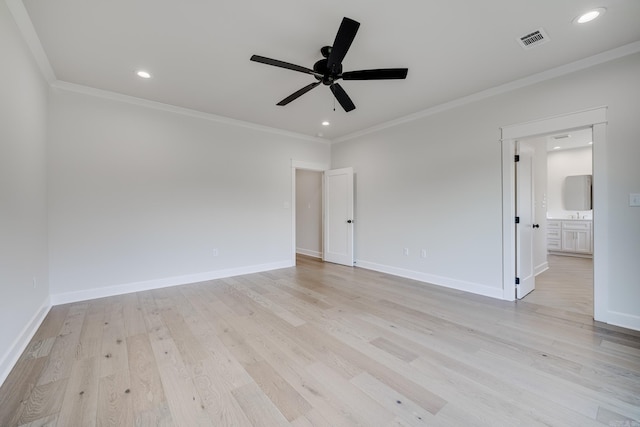 empty room featuring light hardwood / wood-style floors, crown molding, and ceiling fan