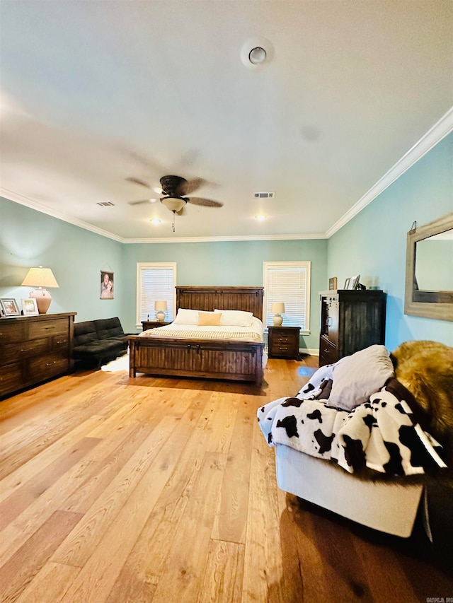 bedroom featuring crown molding, light hardwood / wood-style floors, and ceiling fan