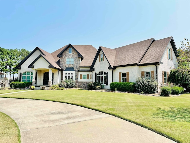 view of front of property with a front yard