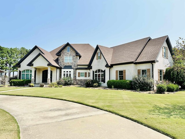 view of front of property with a front yard