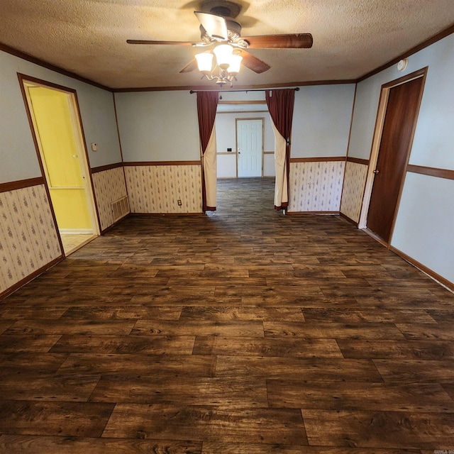 spare room featuring ceiling fan, a textured ceiling, and dark hardwood / wood-style floors