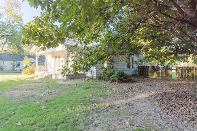 view of front facade with a front yard