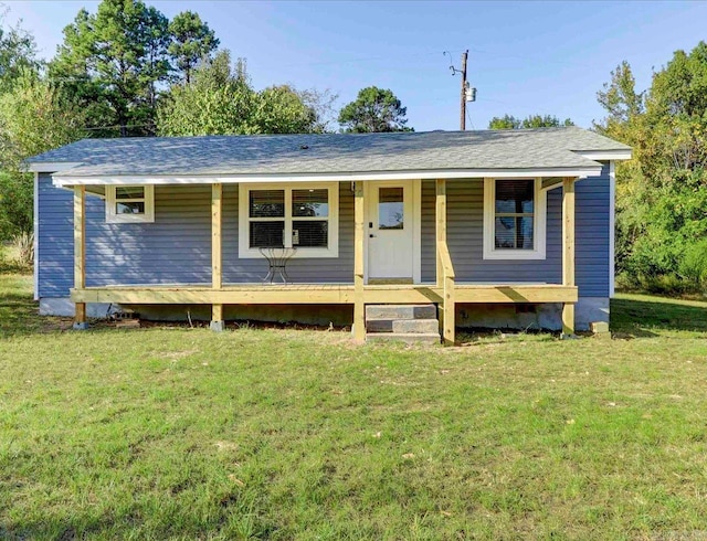 view of front of home featuring a front lawn and covered porch