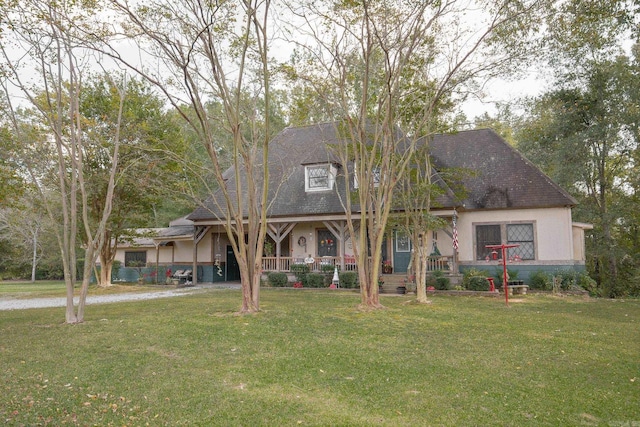 view of front of property featuring a front lawn and a porch