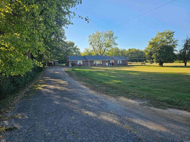 single story home with a front lawn