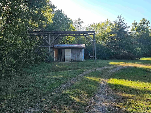 view of outdoor structure featuring a yard