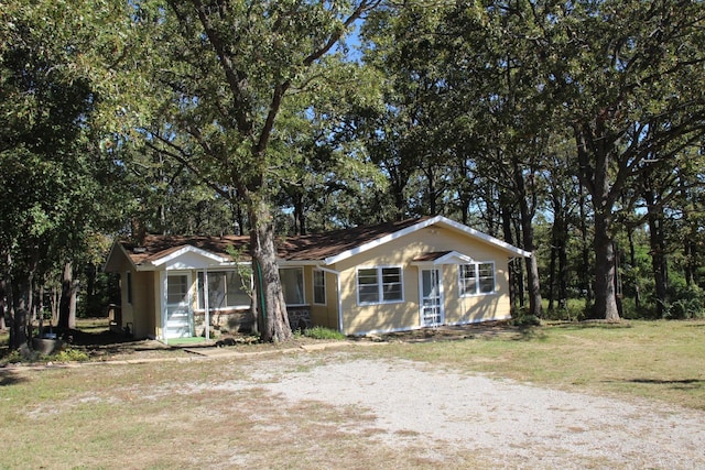 view of front of property with a front lawn