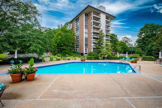 view of swimming pool featuring a patio