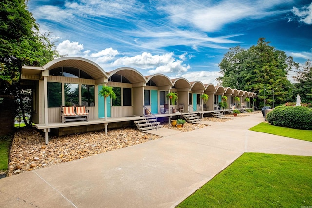 exterior space featuring a lawn