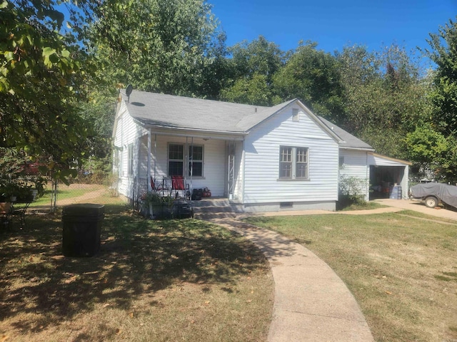 view of front of property with a front lawn and covered porch