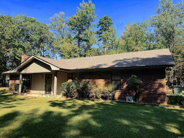 single story home featuring a front lawn