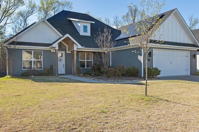 view of front of house featuring a front lawn and a garage