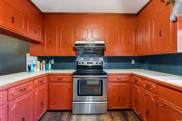 kitchen featuring a textured ceiling, dark hardwood / wood-style floors, crown molding, electric stove, and backsplash