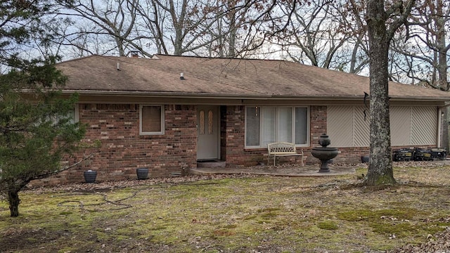 view of front of house with a front yard