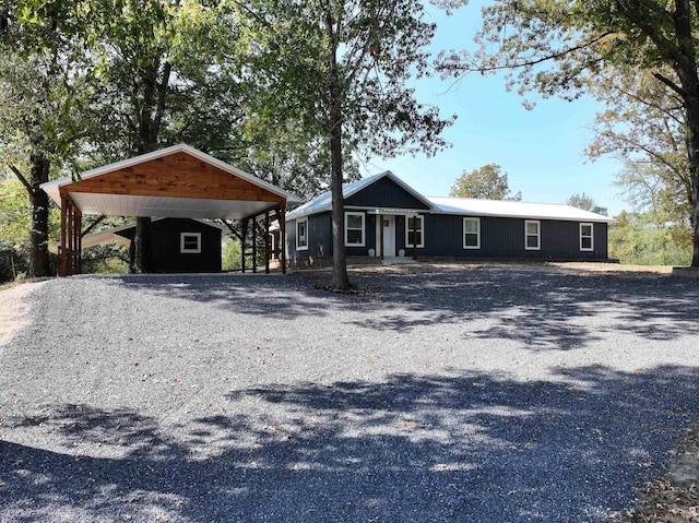 single story home with a carport