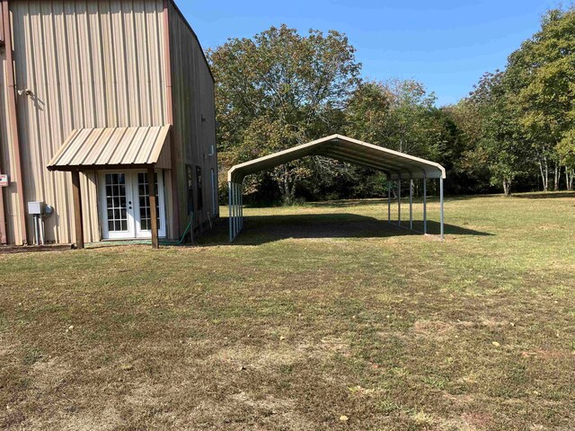 view of yard featuring a carport