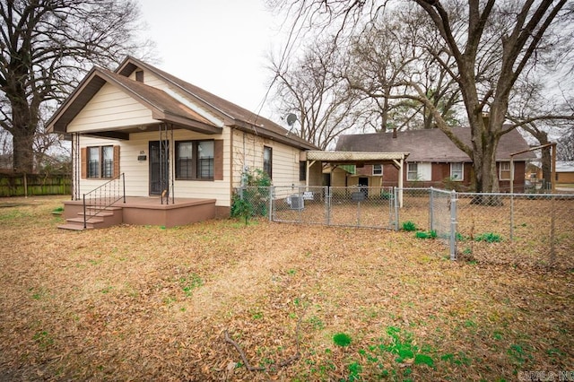 view of front facade featuring a front yard