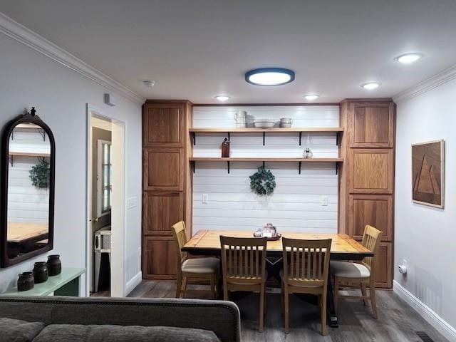 dining area featuring dark hardwood / wood-style floors and crown molding