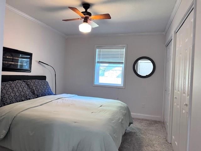 bedroom with ceiling fan, crown molding, and carpet