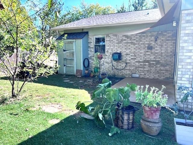 exterior space with a yard