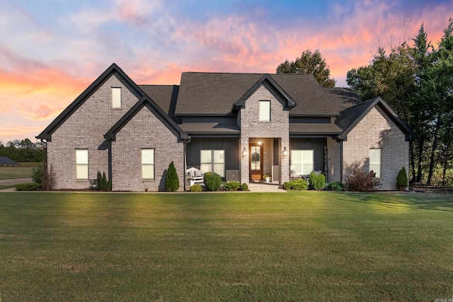 view of front of home featuring a yard