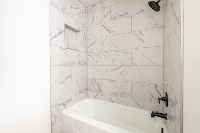 bathroom featuring tiled shower / bath combo