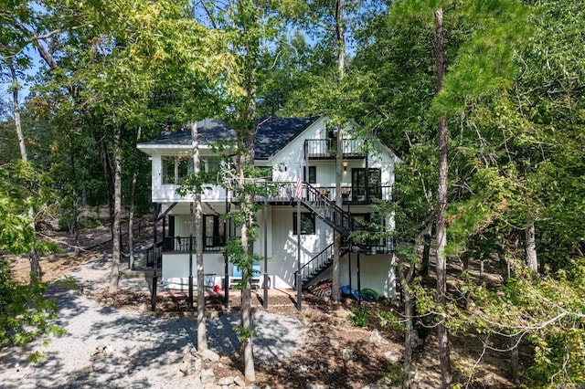 view of front of property featuring a porch