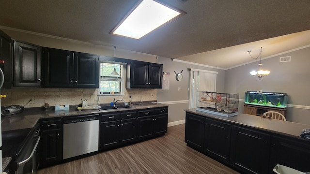 kitchen featuring crown molding, hardwood / wood-style floors, vaulted ceiling, sink, and dishwasher