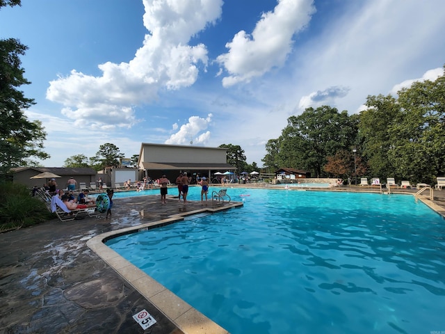 view of swimming pool