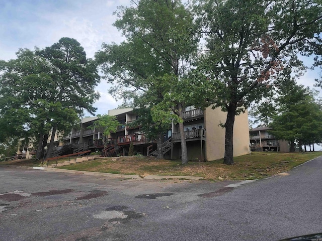 view of front of property featuring a wooden deck