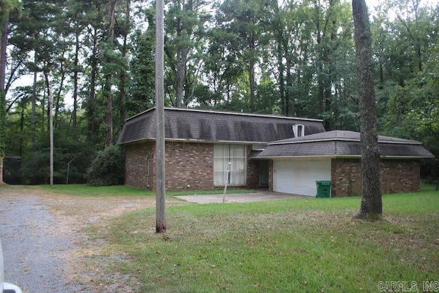 view of front of property featuring a garage and a front lawn