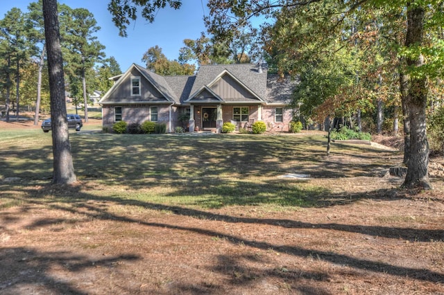 craftsman-style home featuring a front lawn