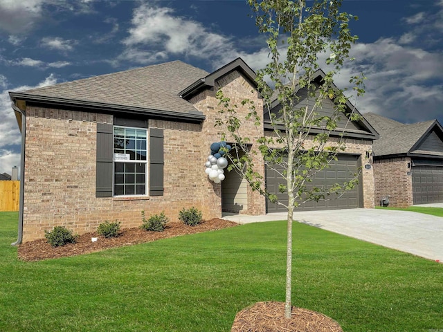 view of front of property featuring a front yard and a garage