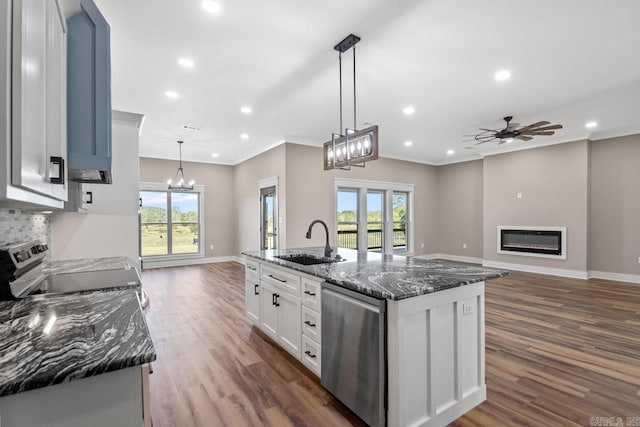 kitchen featuring a center island with sink, a wealth of natural light, sink, and stainless steel appliances