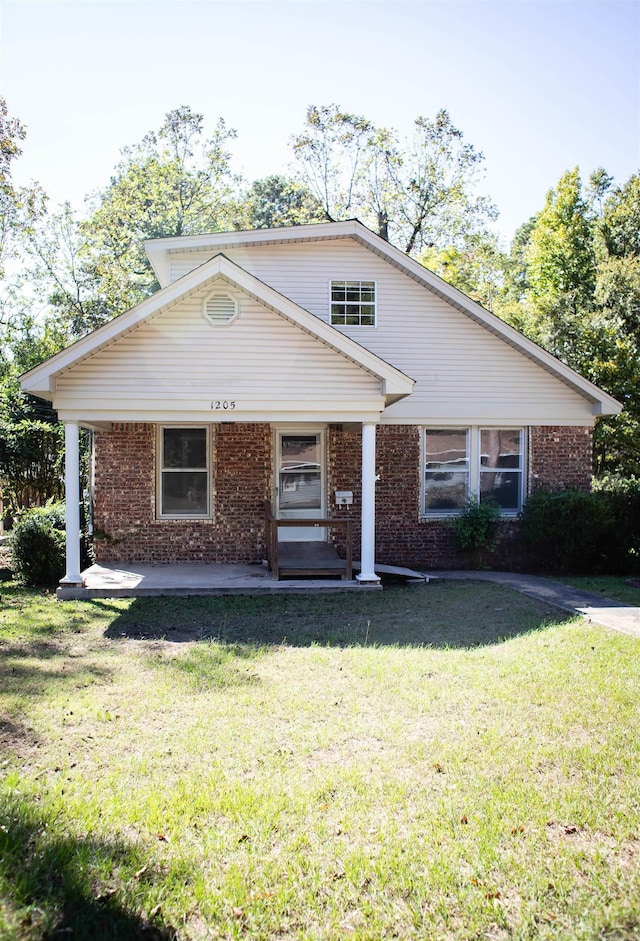 view of front facade with a porch and a front yard