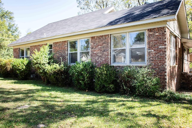 view of side of property featuring a yard