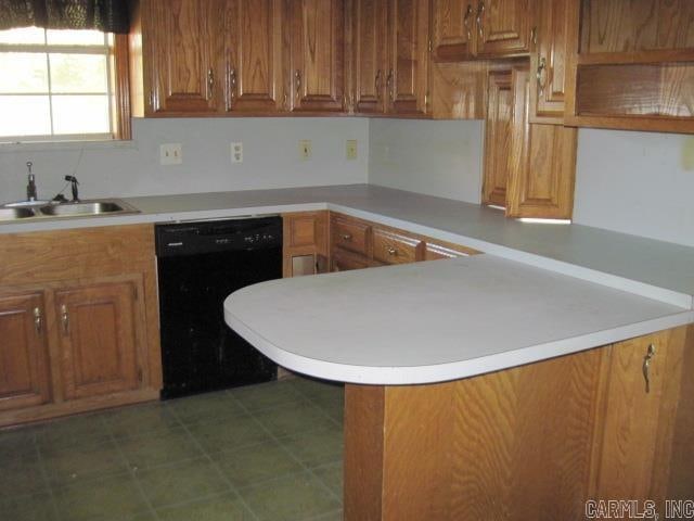 kitchen with dishwasher, sink, and kitchen peninsula