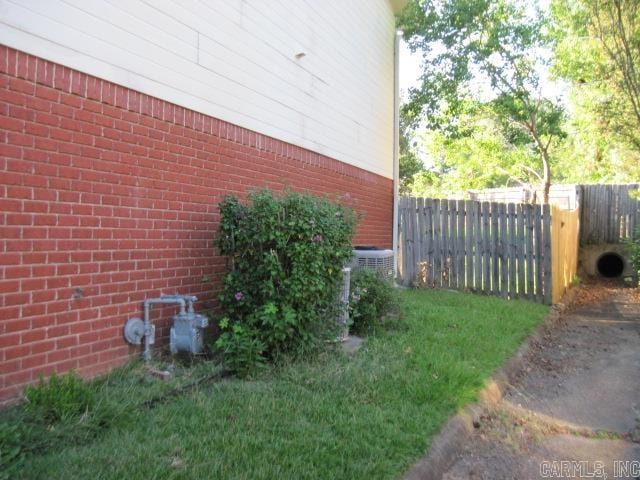 view of side of property featuring a yard