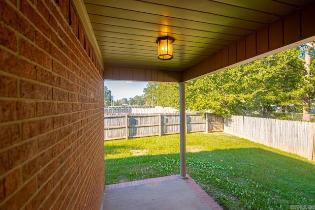 view of yard featuring a patio