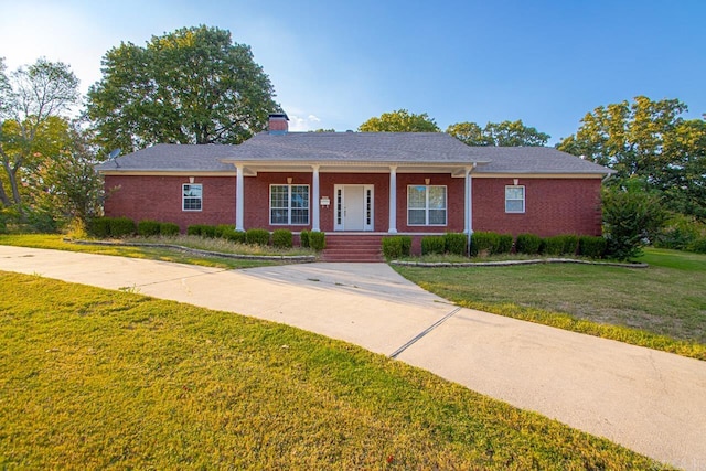 single story home featuring a front yard