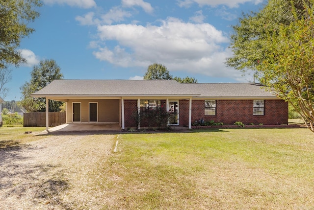 single story home featuring a front lawn