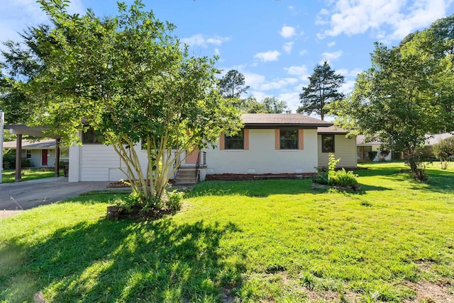 view of front of house featuring a front yard and a garage