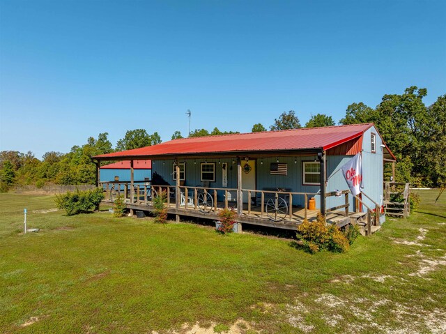 10 Strawberry Valley Rd, Ash Flat, AR 72513 - view of front facade with a front lawn and metal roof