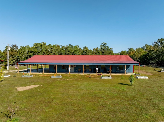 view of front of property with a front yard